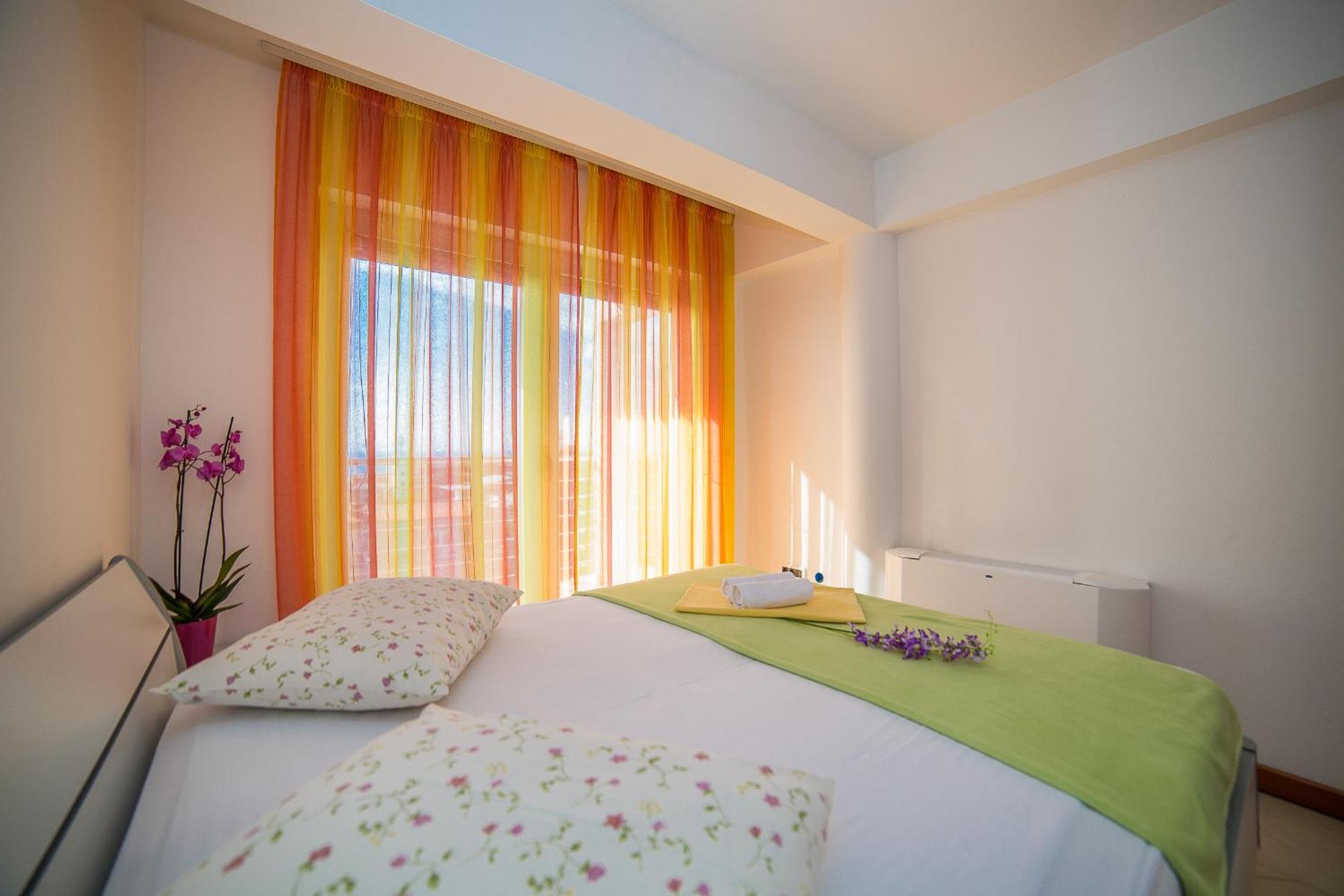 Apartments Milan Макарська Номер фото