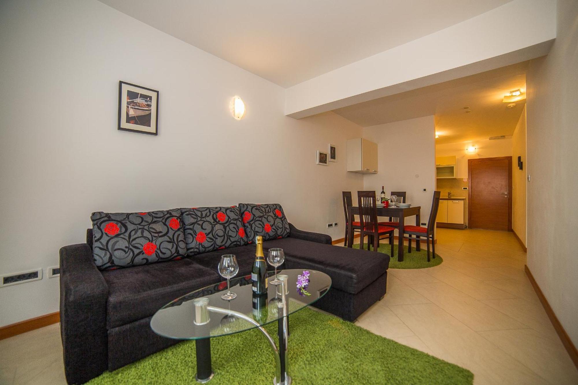 Apartments Milan Макарська Номер фото