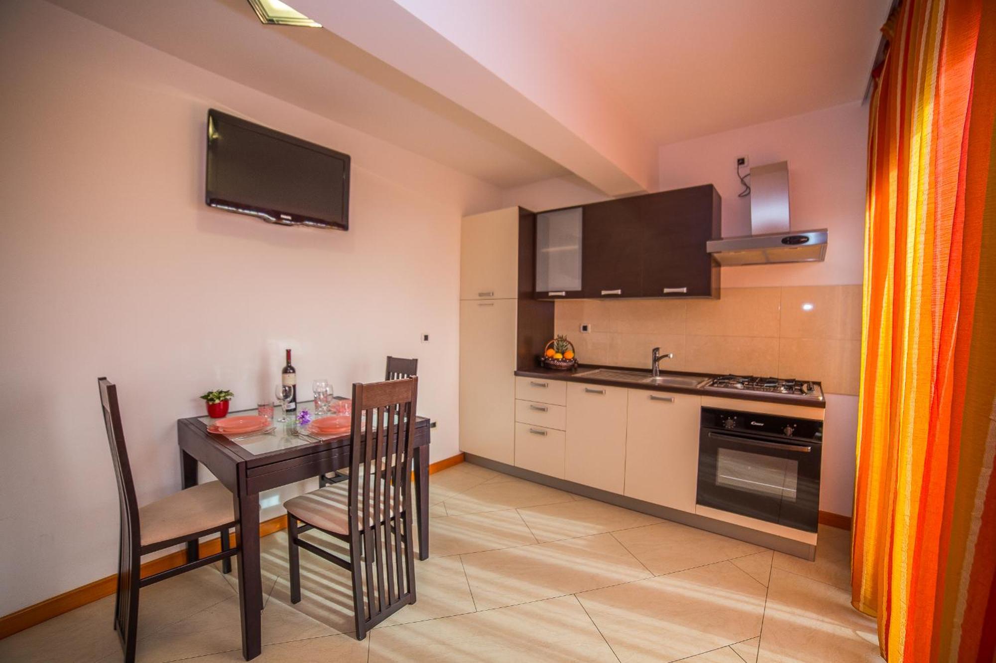Apartments Milan Макарська Номер фото
