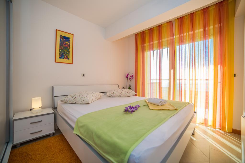 Apartments Milan Макарська Екстер'єр фото