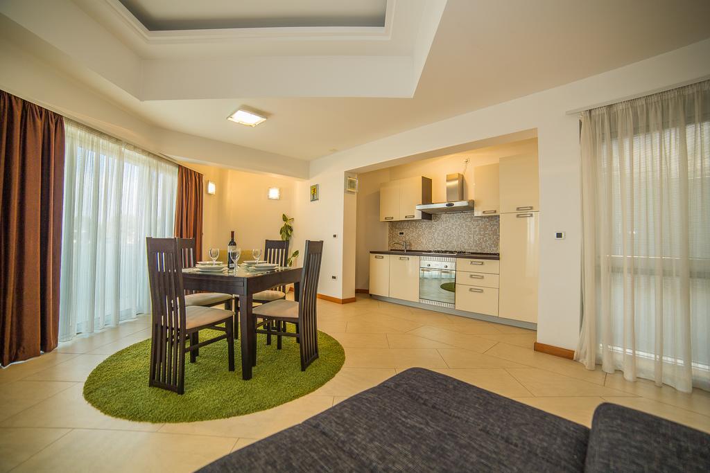 Apartments Milan Макарська Екстер'єр фото