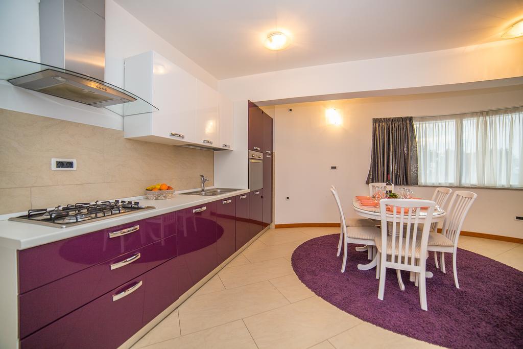 Apartments Milan Макарська Екстер'єр фото