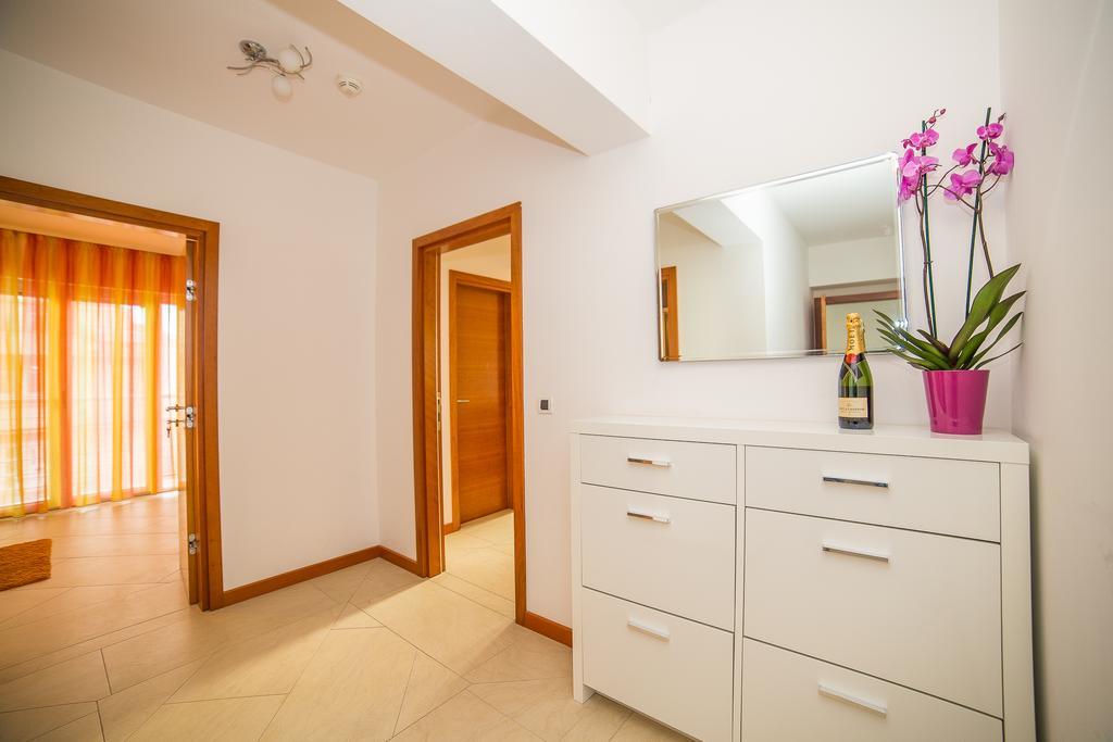 Apartments Milan Макарська Екстер'єр фото