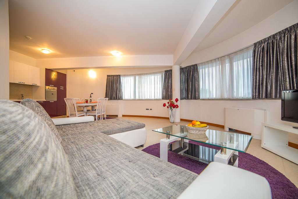 Apartments Milan Макарська Екстер'єр фото