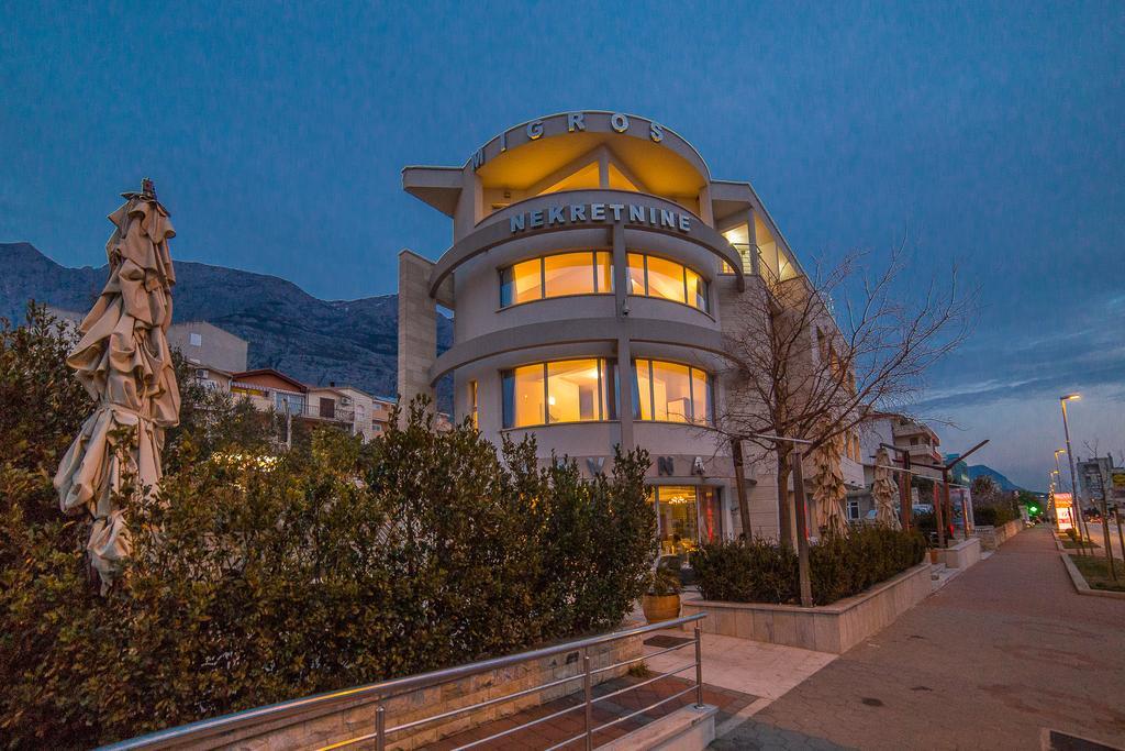 Apartments Milan Макарська Екстер'єр фото